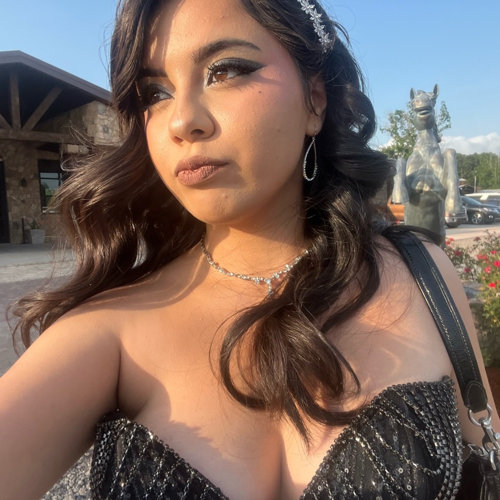 Meet your Posher, Selene